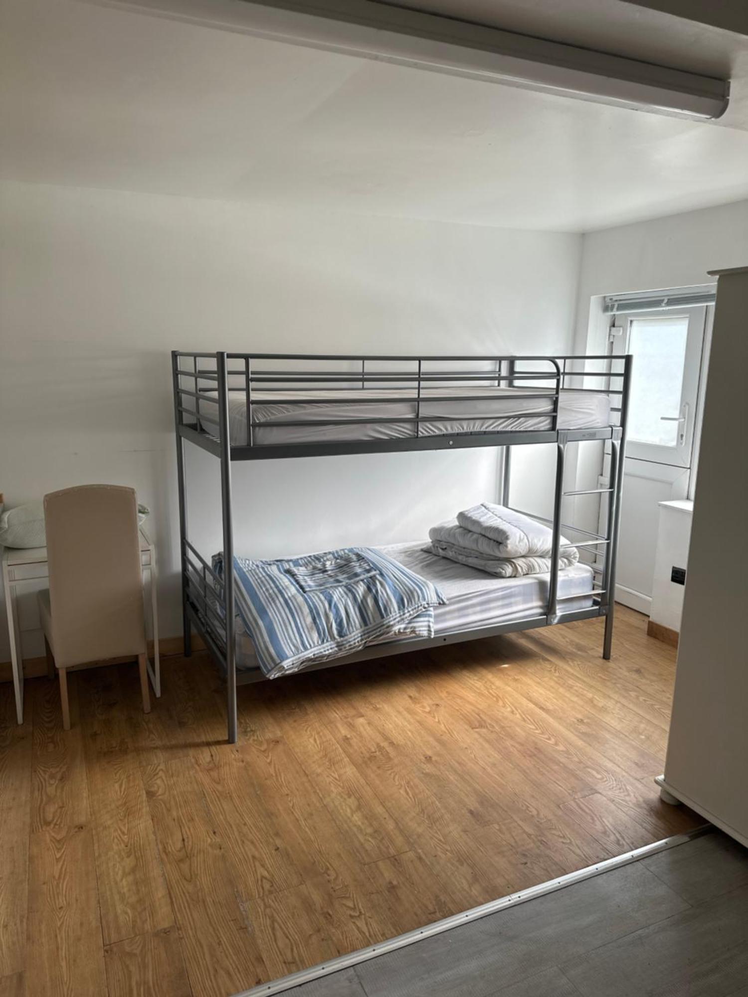 Barrs Court Beds Hotel Warmley Bagian luar foto